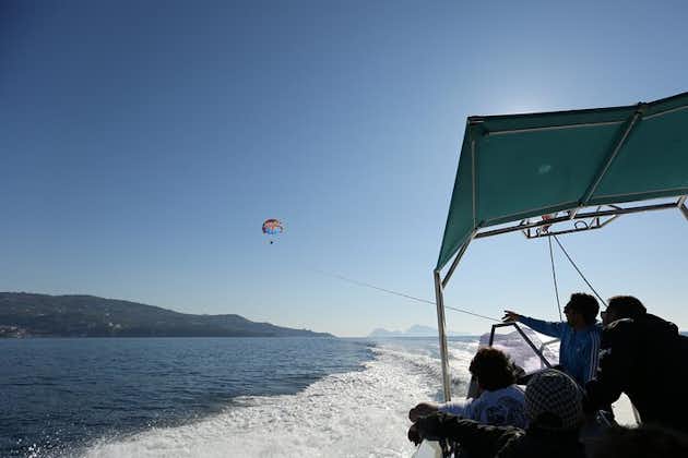 在索伦托滑翔伞海岸飞行