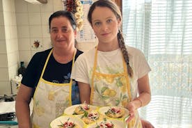 Pizza- und Tiramis-Kurs mit einheimischer Mutter in Positano