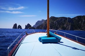 Øen Capri med båd