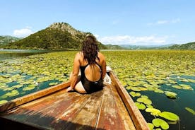 スカダル湖：軽食付きのガイド付き観光ボート ツアー