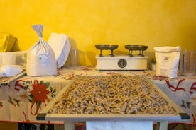 Teilen Sie Ihre Pasta-Liebe: Kleine Gruppe Pasta und Tiramisu-Klasse in Triest