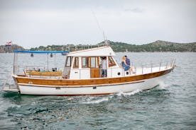 Tour privato in barca gourmet all'isola dell'amore