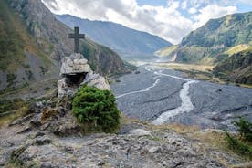 Kazbegi - Privat halvdagstur till Dariali Gorge & Waterfalls