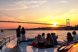 Croisière en yacht de luxe sur le Bosphore au coucher du soleil