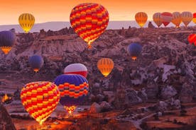 Erbjudandepaket: Tur med luftballong och daglig rundtur i Kappadokien