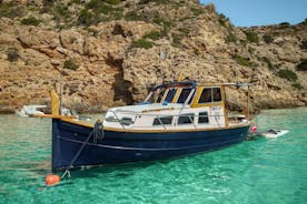 Privat klassisk medelhavsbåt med paddelbrädor+snorkling