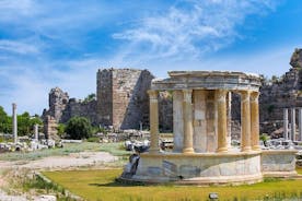 Alanya의 Side 및 Aspendos 및 Manavgat 폭포의 고대 도시