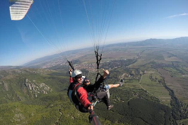 Ganztägiges geführtes Paragliding-Abenteuer mit Mittagessen in Koprivshtica