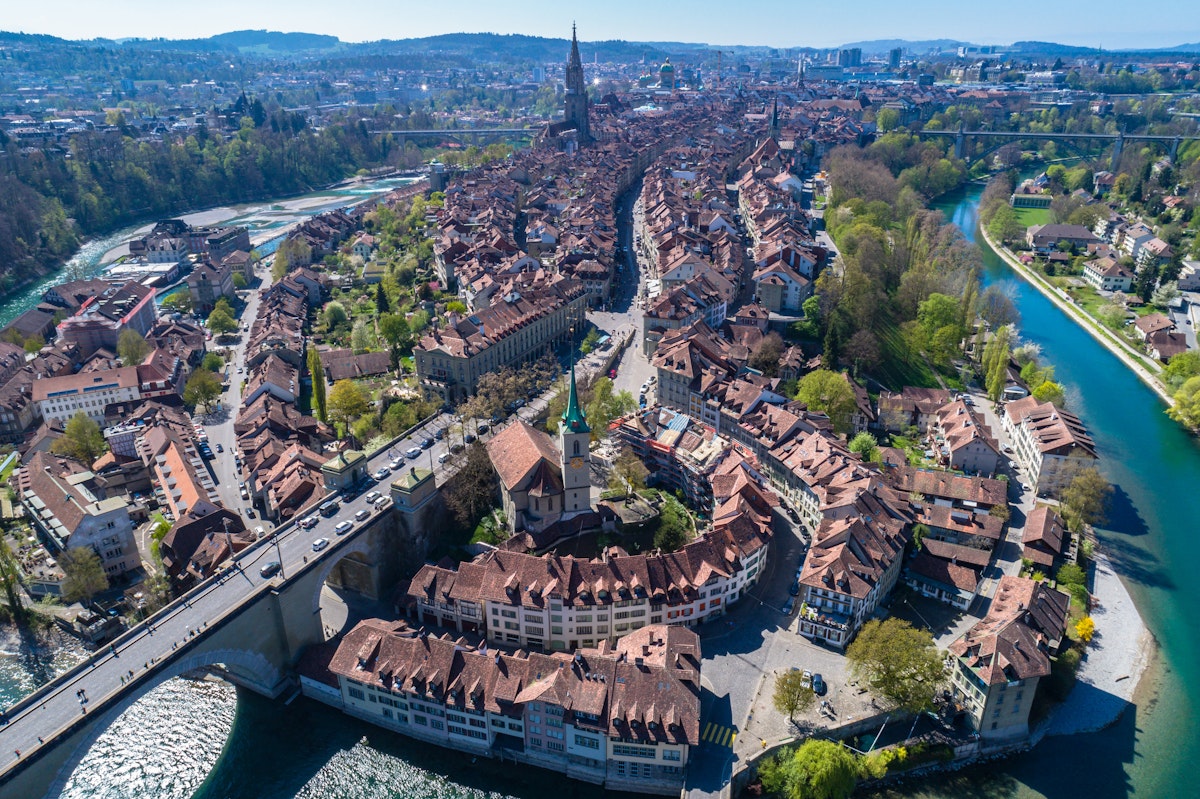 Город берн швейцария. Швейцария столица Берн. Старый город Берна в Швейцарии. Швейцария город Берн (Bern). Старый город (Берн).