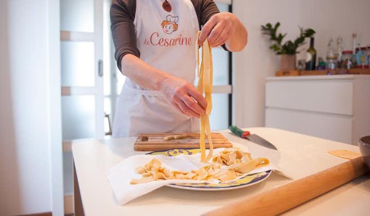 Cesarine: Pasta og Tiramisu-klasse hjemme hos en lokal i Siena