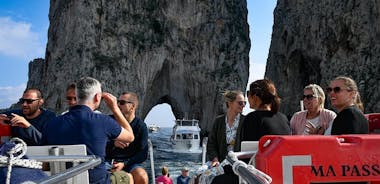 Capri da costa a costa: scopri l'isola dal mare con visita opzionale alla Grotta Azzurra