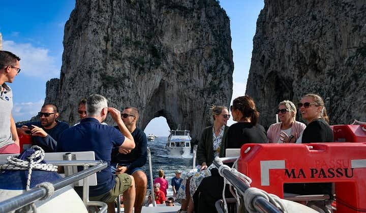 Capri von Küste zu Küste: Mit Blue Grotto Option die Insel vom Meer aus entdecken