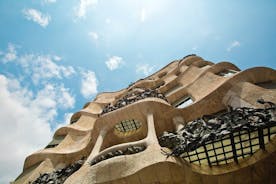 Hopp over Line Sagrada Familia og La Pedrera heldags privat tur