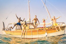 Viagem privada de um dia às mais belas praias de Rodes em um barco tradicional