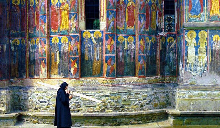 ヤシからユネスコ世界遺産のブコヴィナの絵画修道院への日帰り旅行