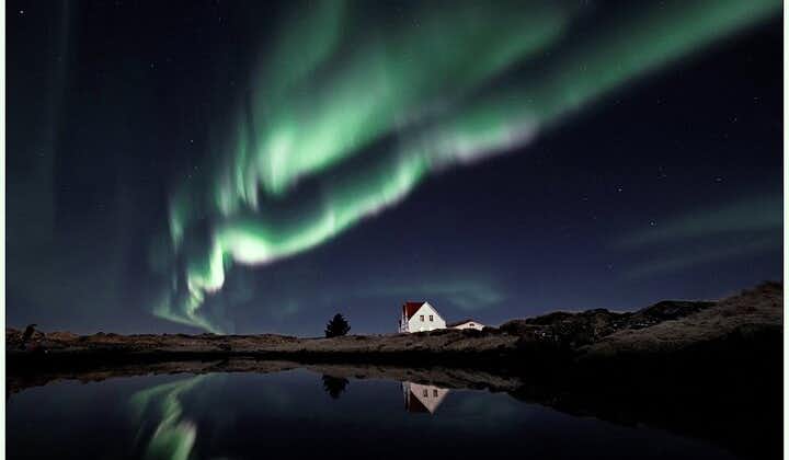 迷人的北极光：小团体、热可可和免费照片