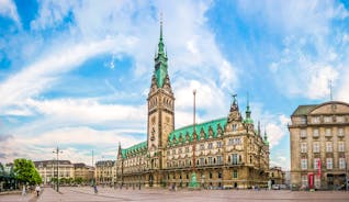 Beautiful view of Hamburg city center with town hall and Alster river, Germany.