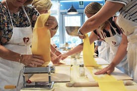 1 Hour Pasta making class in Rome 