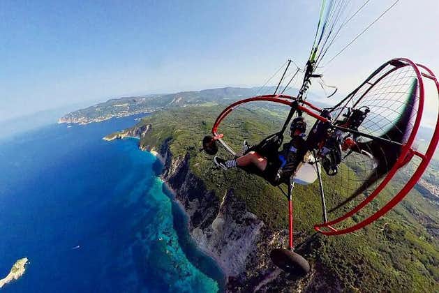 科孚岛的动力伞三轮车飞行