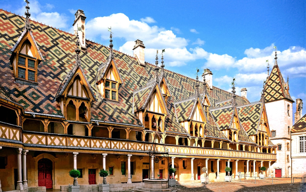 Бон франция. Beaune. Предместье лиша.