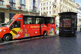 Bysightseeing Praha Hopp-på-hopp-av-busstur og valgfri båttur
