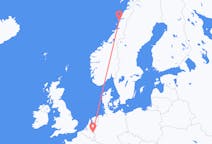 Fly fra Sandnessjøen til Maastricht