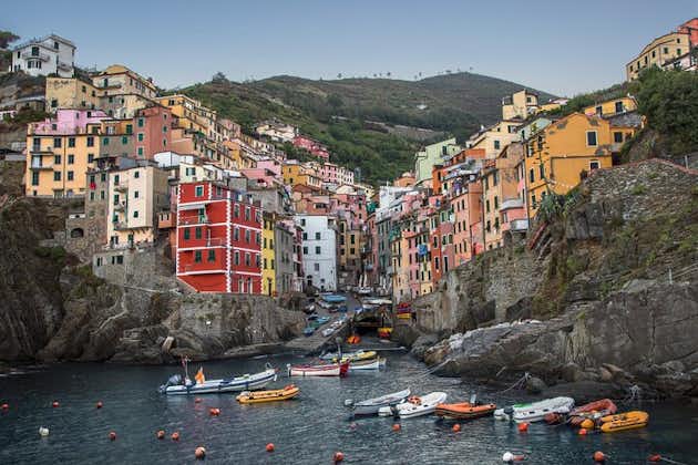 Guidad dagstur på privat båt till Cinque Terre privatbåt