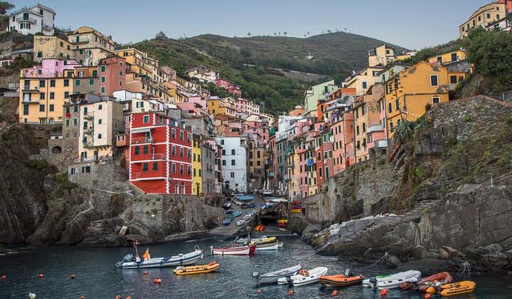 Guided Day Tour on Private Boat to Cinque Terre private boat