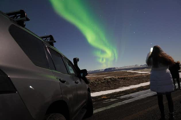 北极光在豪华越野 SUV 中带照片和款待（私人 1-6 人）