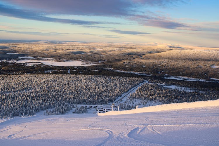 Photo of endless landscape in Finish Lapland close to the ski resort of Ylläs, Kolari.