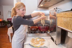 Cesarine: Demostración de comidas y cocina en la casa de un local en Verona