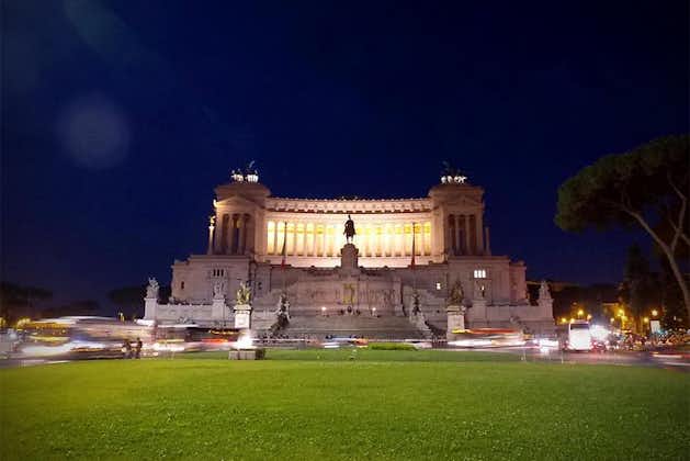 ローマの夜のドライバー付き-シャンパントーストのプライベートツアー