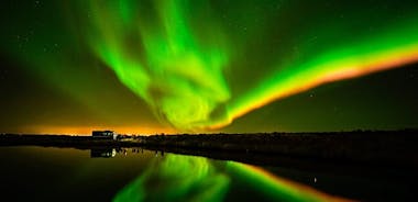 Excellent Northern Lights Small-Group Minibus Tour from Reykjavik