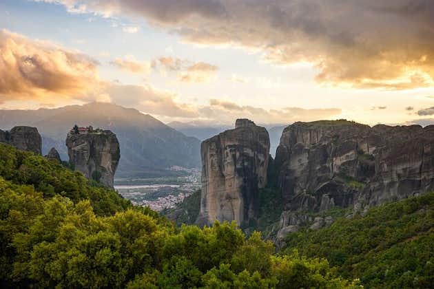 Meteora Private Full-Day Tour from Athens 