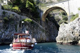 Från Salerno: Små grupp Amalfikusten båttur med stopp i Positano och Amalfi