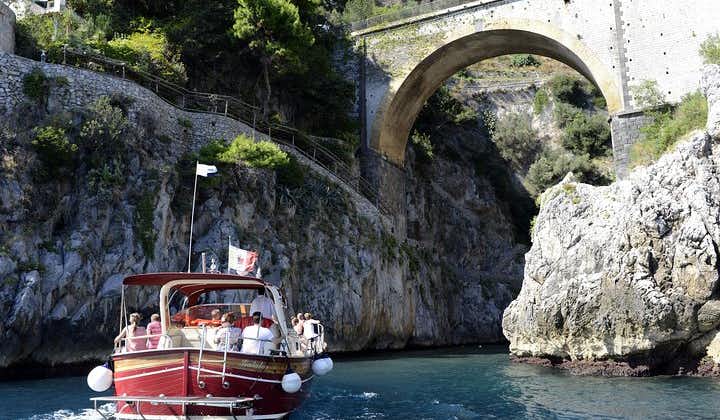 De Salerne: croisière en petit groupe sur la côte amalfitaine avec arrêts à Positano et à Amalfi