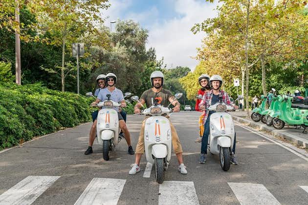 Stadstour met Vespa Scooter door Barcelona
