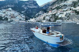 1 uur en een half privé cruise bij zonsondergang langs de kust van Amalfi