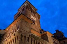 Tour privato di Ferrara dei punti salienti della città di notte