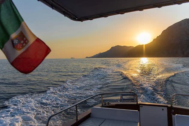 Lille gruppe Amalfi Coast Sunset Cruise Experience