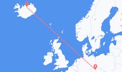 Fly fra byen Prag, Tjekkiet til byen Akureyri, Island