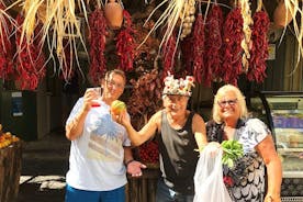 Stressfreier Tag ab Sorrent: Tour zur Insel Ischia und Verkostung von Speisen