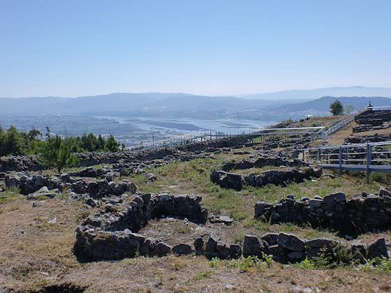 ruínas da cidade velha de santa luzia, Portugal.