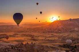 Excursion d’une journée complète en Cappadoce avec vol en montgolfière au lever du soleil facultatif