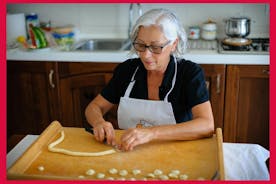 Cesarine: kookcursus thuis en maaltijd met een local in Bari