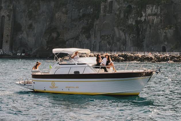 Excursión a Capri desde Sorrento en barco clásico de 28 pies