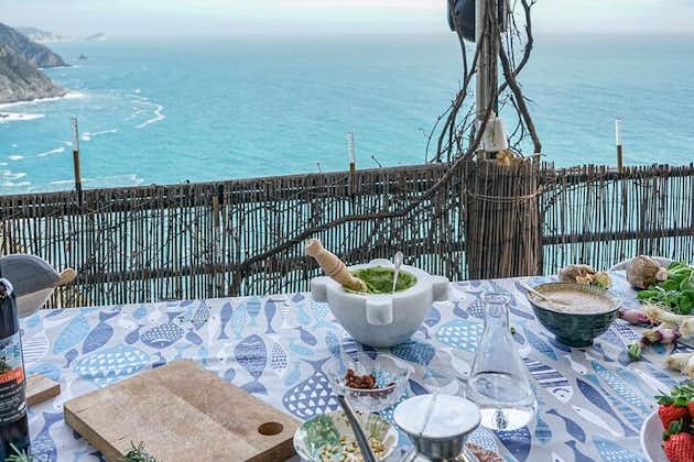 Cinque Terre: Pesto cooking class with sea view in Riomaggiore