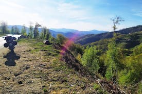 ロドピ山脈モーターサイクルツアーの4日間の自然と歴史の驚異