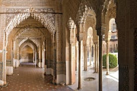 Tour guiado premium de Alhambra e Albaicin+Sacromonte