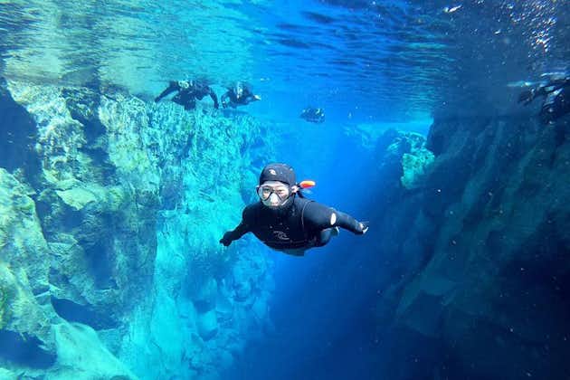 Silfra 潜水服浮潜之旅与水下照片 - 来自雷克雅未克